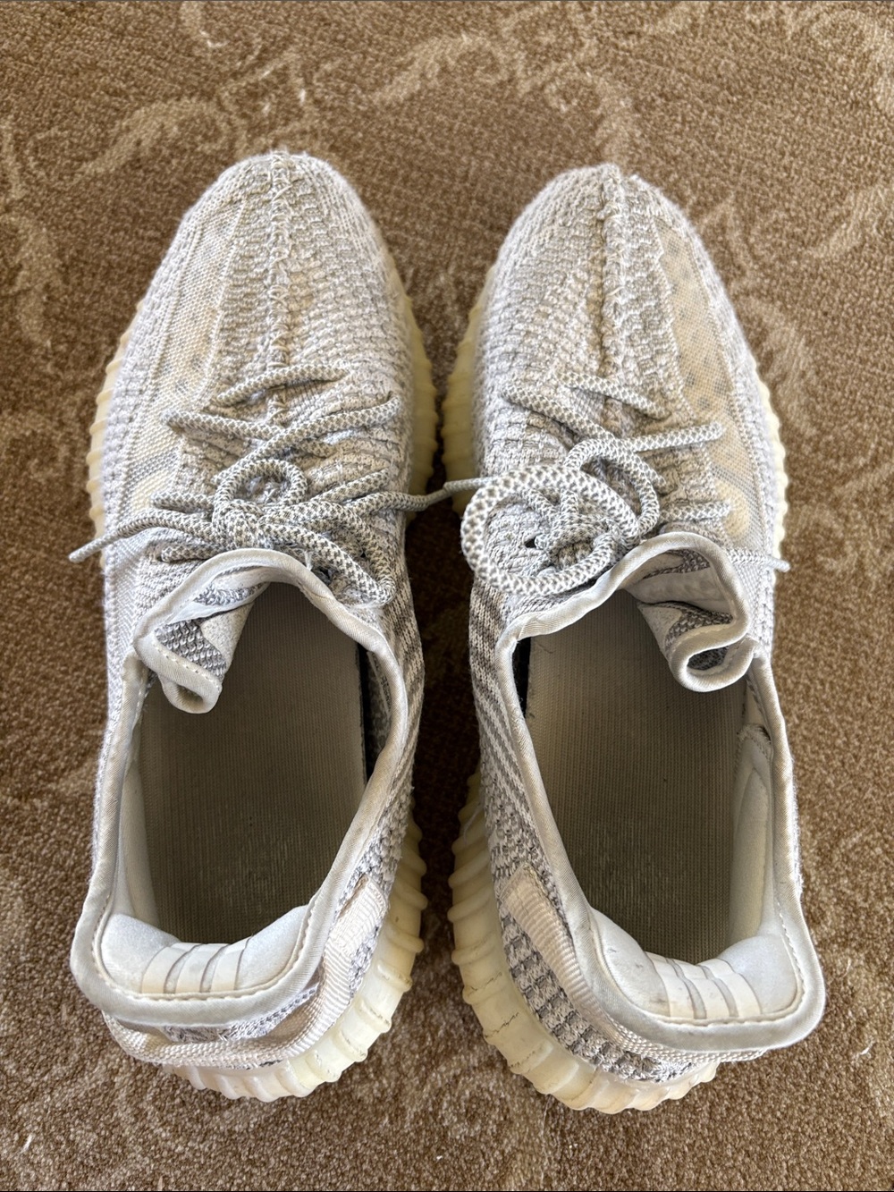 YEEZY 350 V2.